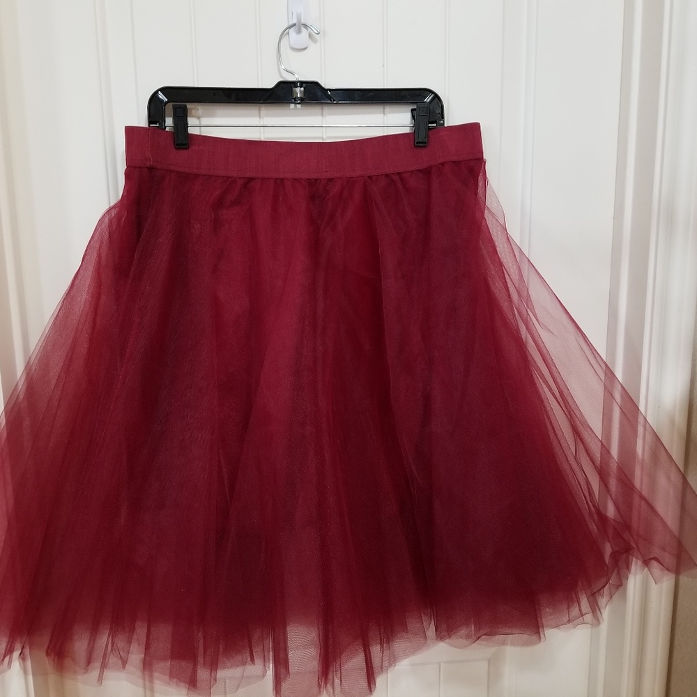 Burgundy organza flirty skirt - Picture 3 of 3